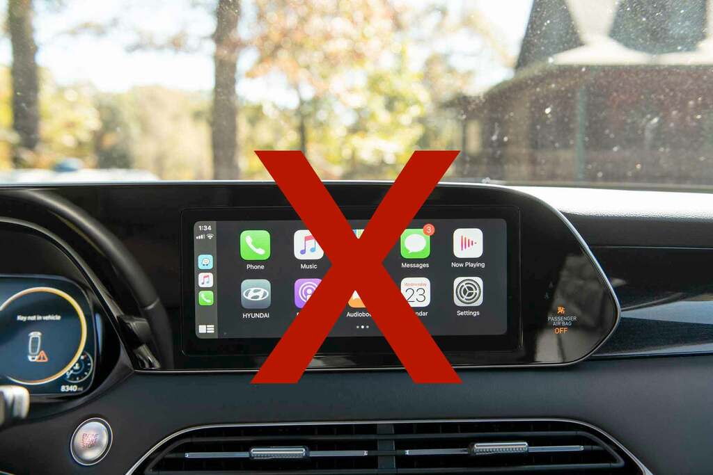 This car does not have CarPlay!